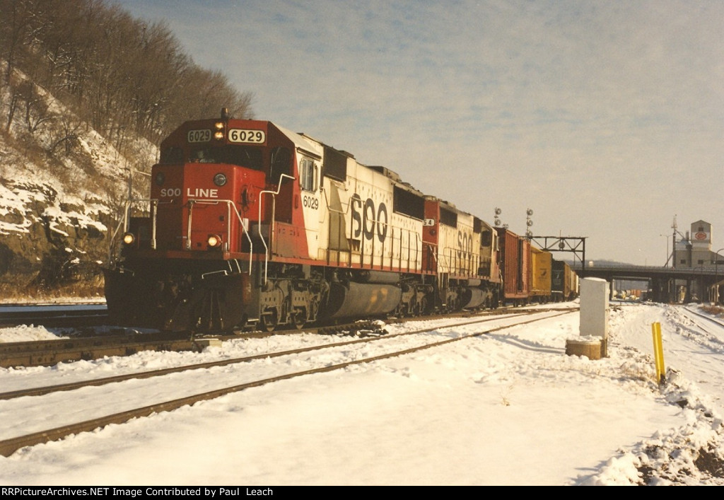 Manifest rolls west out of the yard
